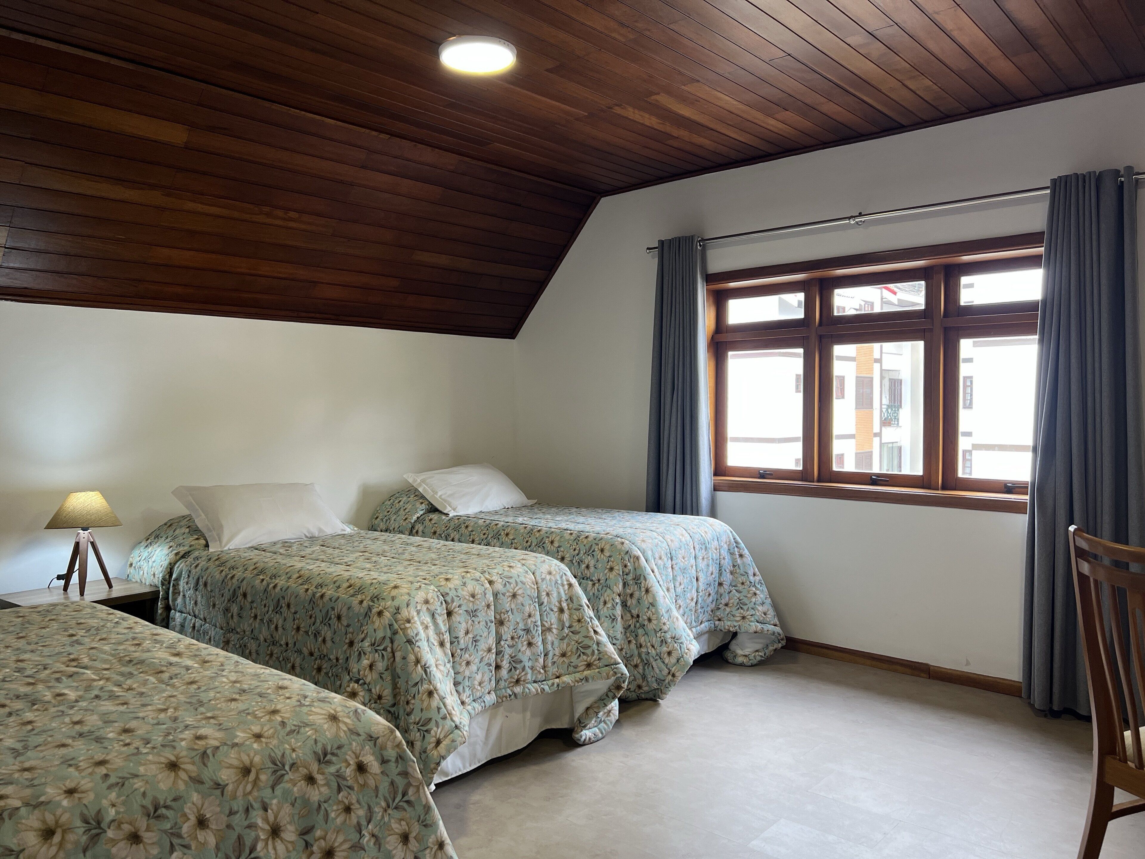 Firemannsrom – superior | Safe på rommet, skrivebord for bærbar PC, wi-fi (inkludert) og sengetøy