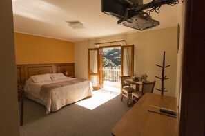 Superior Twin Room | In-room safe, laptop workspace, free WiFi, bed sheets