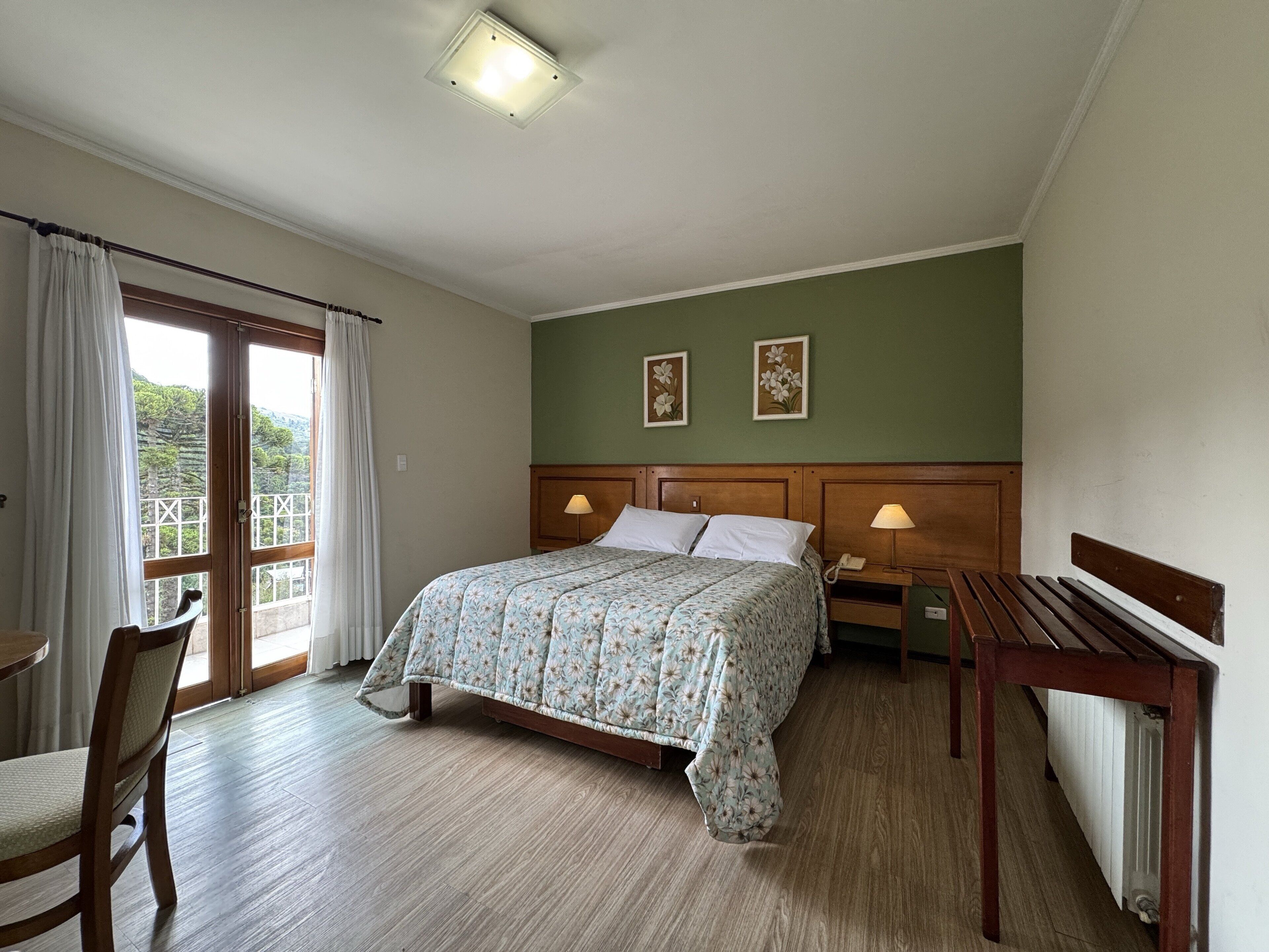 Tomannsrom – deluxe | Safe på rommet, skrivebord for bærbar PC, wi-fi (inkludert) og sengetøy