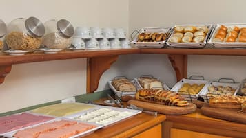 Free daily buffet breakfast
