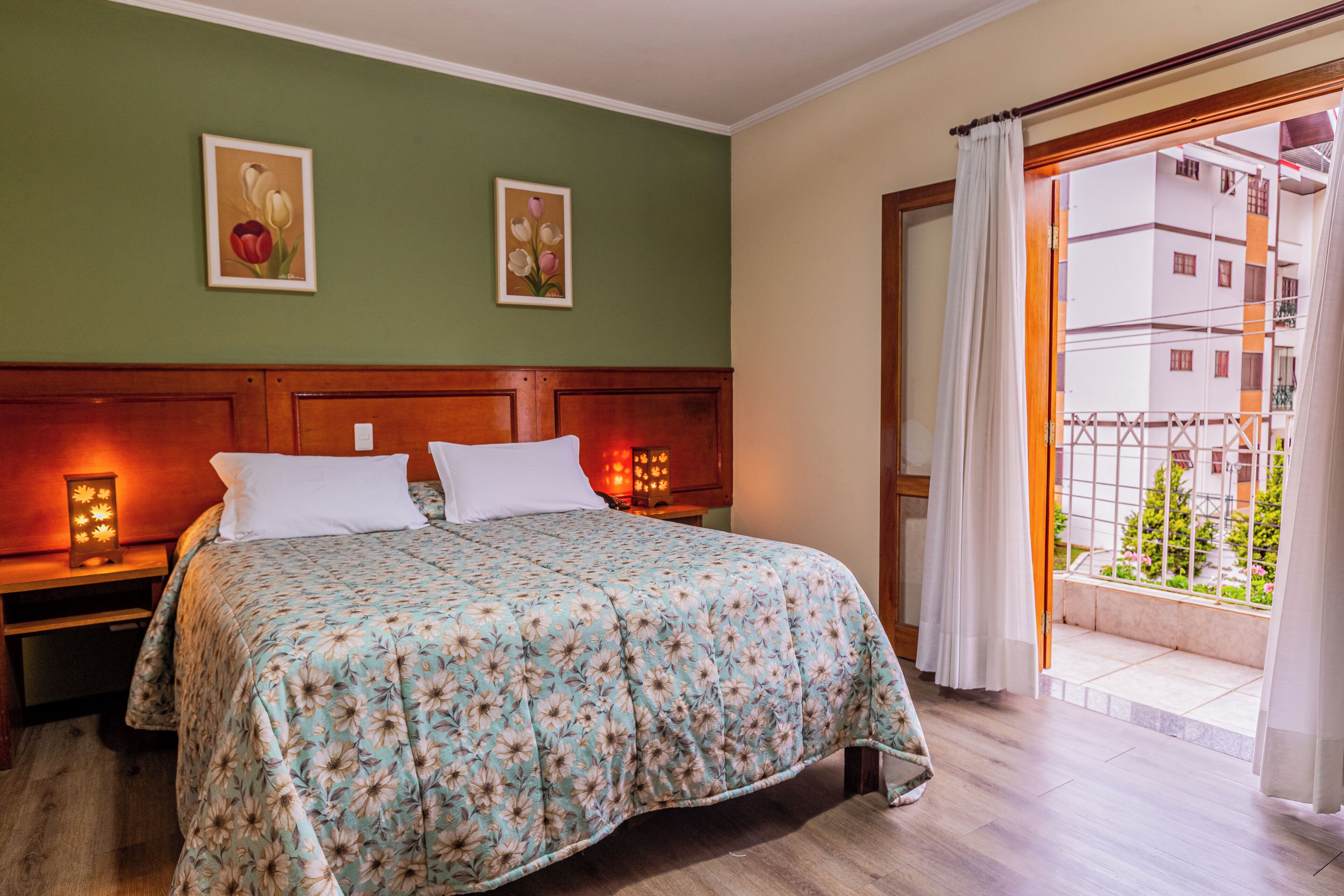 Deluxe Twin Room | In-room safe, laptop workspace, free WiFi, bed sheets