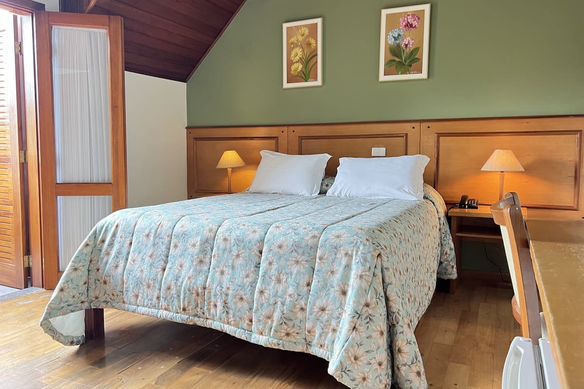 Tomannsrom – superior | Safe på rommet, skrivebord for bærbar PC, wi-fi (inkludert) og sengetøy