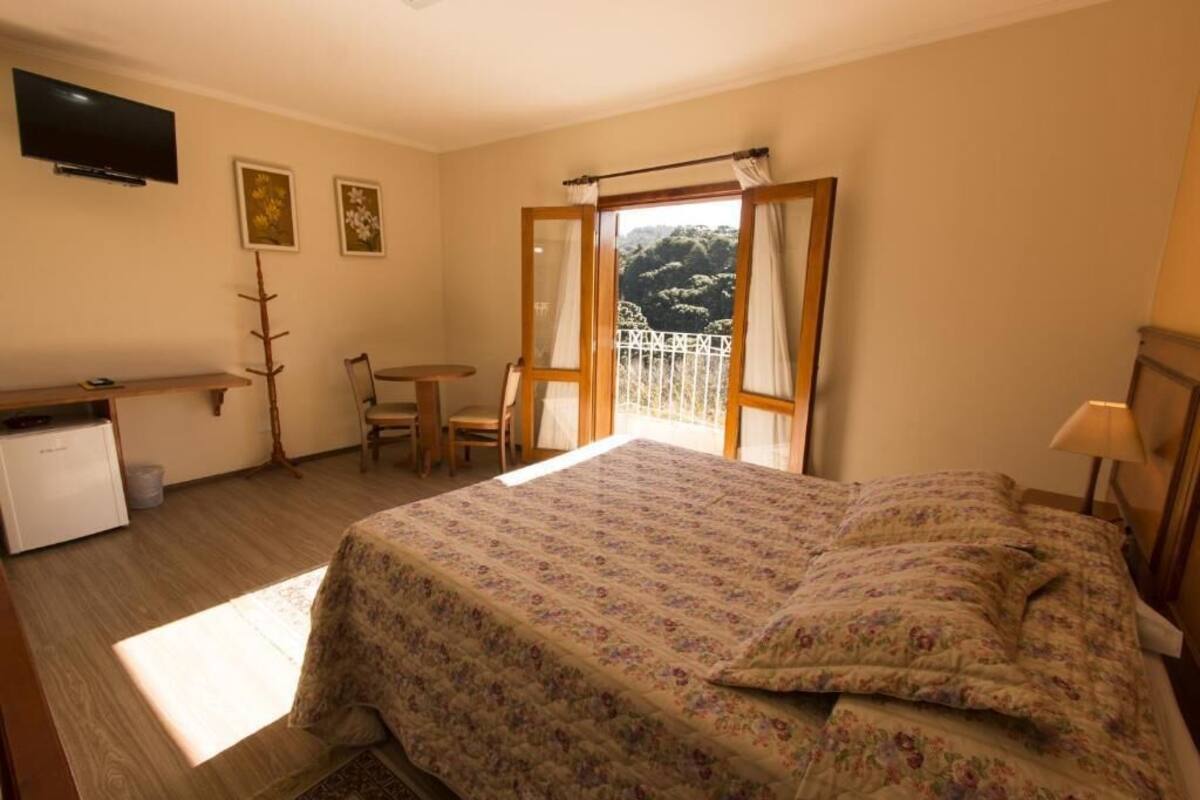 Deluxe Twin Room | In-room safe, laptop workspace, free WiFi