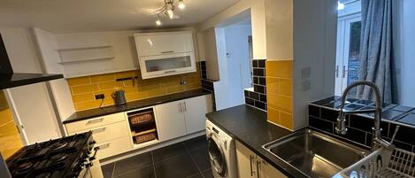 Micro-ondes, four, plaque de cuisson