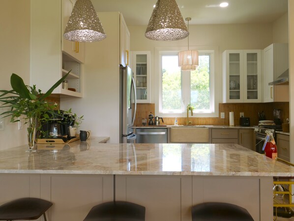 Micro-ondes, four, plaque de cuisson, lave-vaisselle