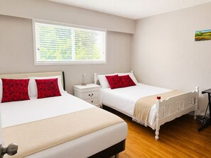 2 bedrooms, iron/ironing board, WiFi (free), bed sheets