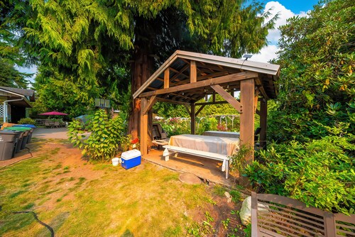 Cozy 2BR Villa · Garden View · Near Beach