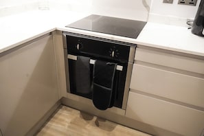 Microondas, horno, placa de cocina, lavavajillas