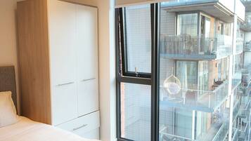 2 bedrooms, iron/ironing board, WiFi
