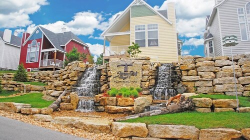 A Charming Lakeside Escape with Endless Family Fun- Branson Family Fun-3 Bd.