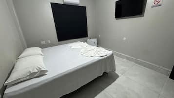Quarto tradicional, 1 cama Queen | Wi-Fi de cortesia, roupa de cama