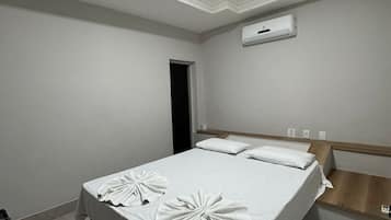 Traditional Room, 1 Queen Bed | Free WiFi, bed sheets