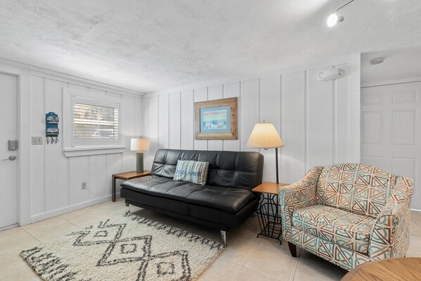 House, Multiple Beds (Smyrna Son) | Living area