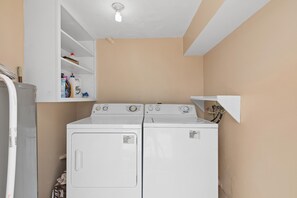 House, Multiple Beds (Smyrna Son) | Interior