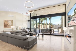 Smart TV, fireplace, music library, stereo