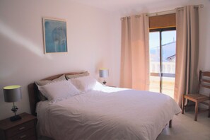 3 bedrooms, iron/ironing board, WiFi, bed sheets