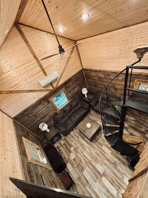 Interior - The Rustic Ave. Red River Gorge (Irvine)