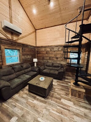 TV - The Rustic Ave. Red River Gorge (Irvine)