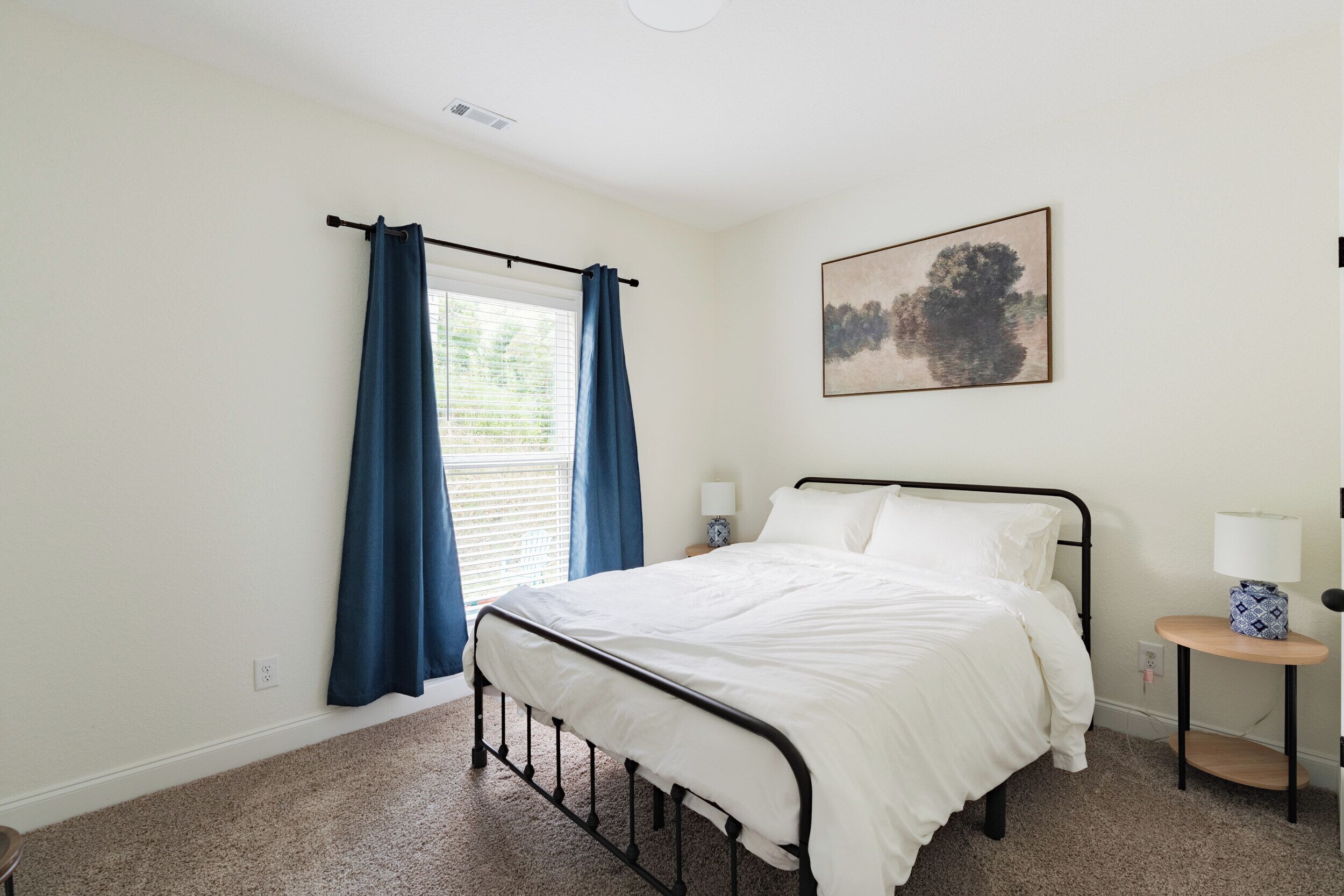 3 bedrooms, iron/ironing board, WiFi (free), bed sheets