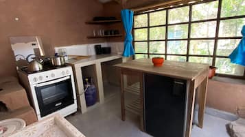 Family House, 2 Bedrooms, Kitchen, Mountain View | Private kitchen