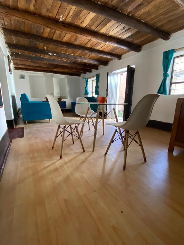 Family House, 2 Bedrooms, Kitchen, Mountain View | Living area