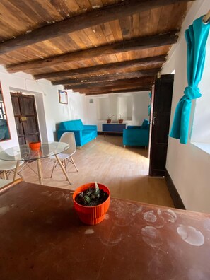 Family House, 2 Bedrooms, Kitchen, Mountain View | Living area