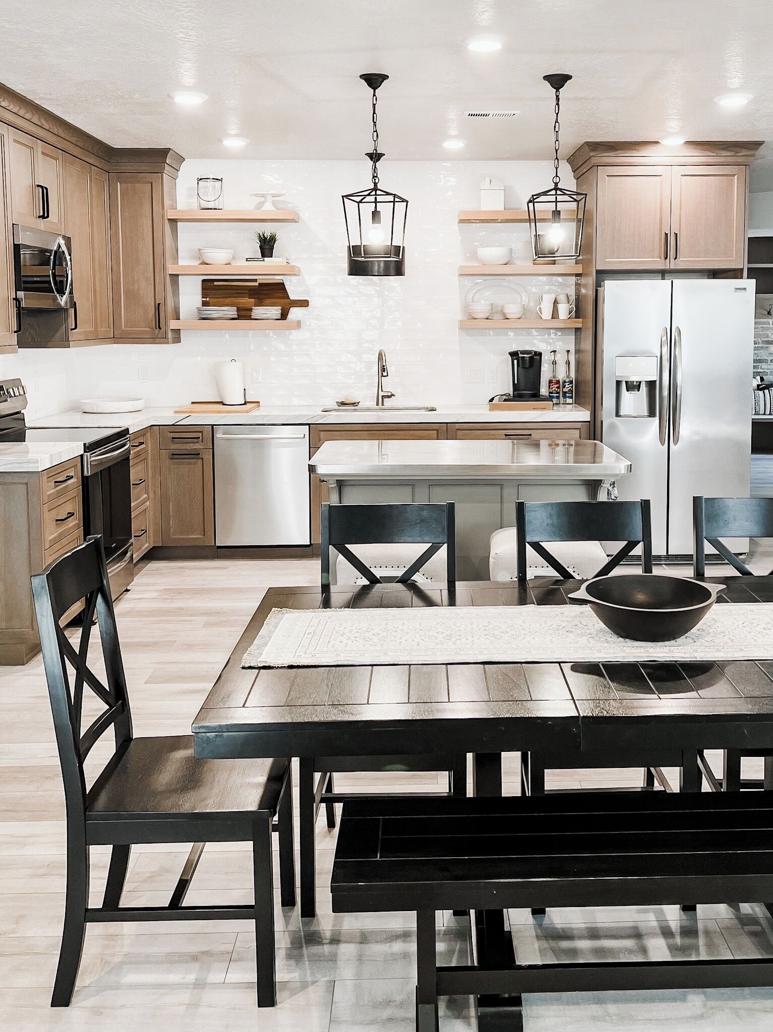 Microondas, horno, placa de cocina, lavavajillas