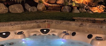 Cottonwood Retreat with Hot Tub & Sauna