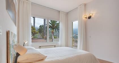 Vacation Home 'Mocan' with Sea View, Private Terrace and Wi-Fi