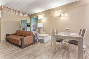 1 室のベッドルーム、アイロン / アイロン台、WiFi、ベッドシーツ