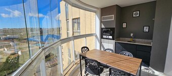 Beautiful apartment overlooking Lagoa dos Ingleses, 5 minutes from FDC