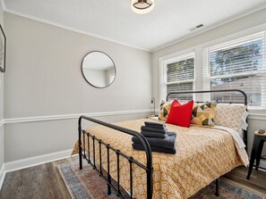 3 bedrooms, WiFi, bed sheets