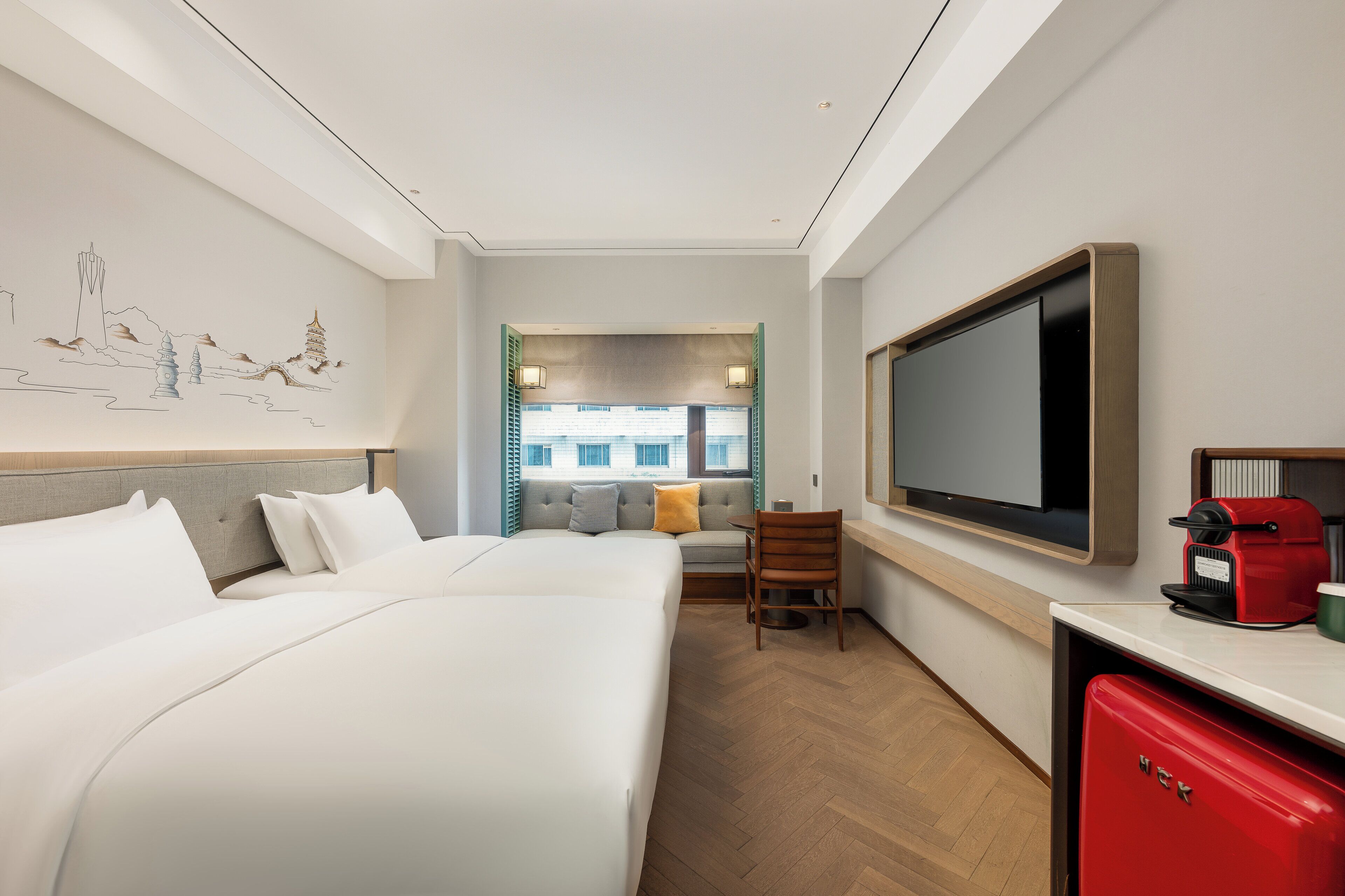 Free minibar, in-room safe, blackout drapes, free WiFi