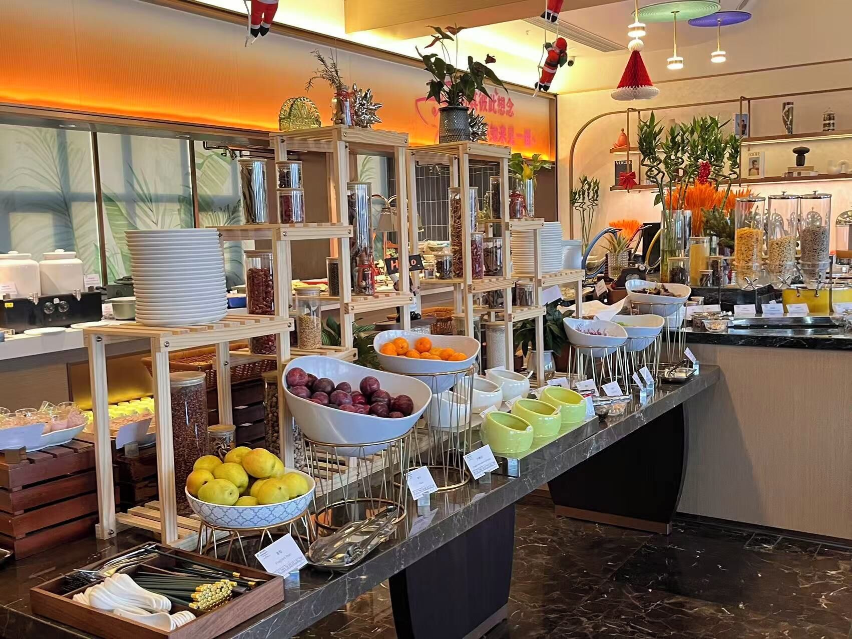 Petit déjeuner buffet servi tous les jours en supplément