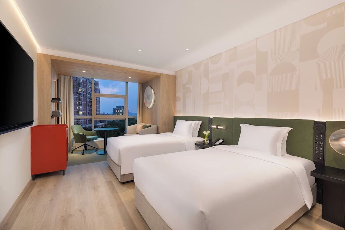 2 Double Standard City View | Down duvets, minibar, individually furnished, desk