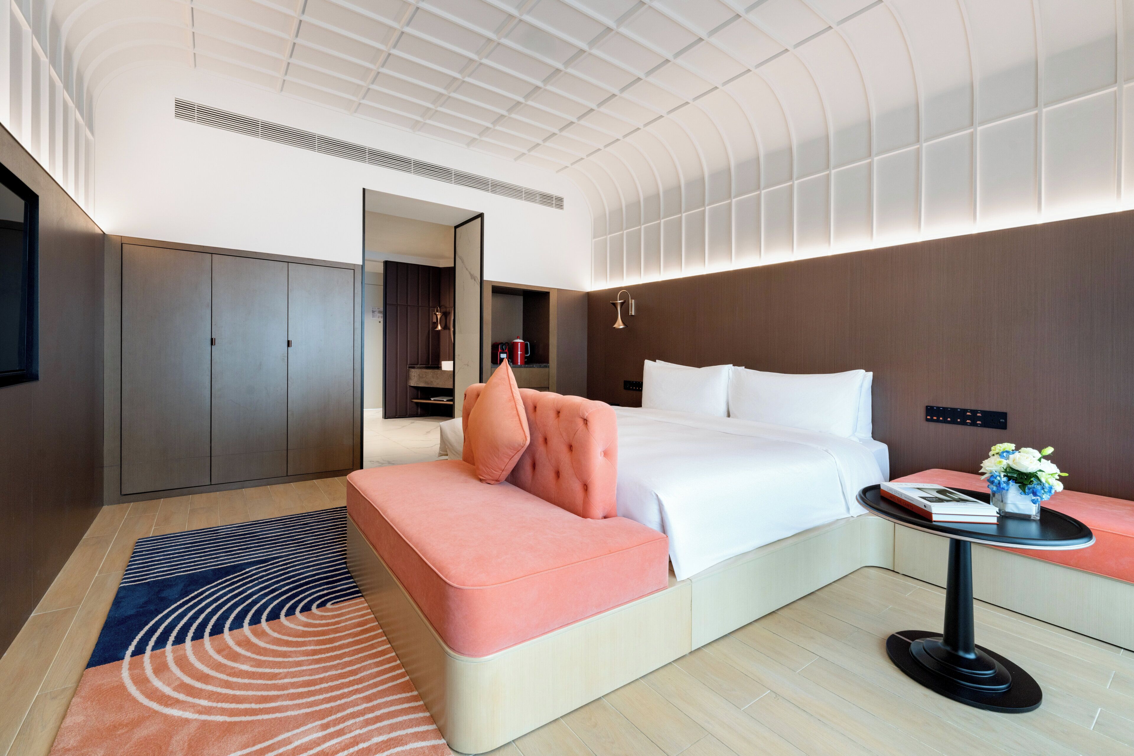 Standard Room, 1 King Bed, Oceanfront | Minibar (free items), in-room safe, desk, blackout drapes