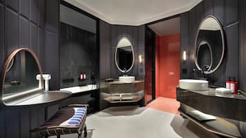 Suite, 2 camere da letto, fronte oceano | Minibar con snack e bevande gratuite, una cassaforte in camera