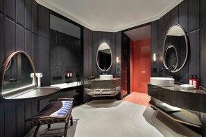Suite, 2 Bedrooms, Oceanfront - Tiancheng Blemont Hotel Sanya, Vignette Collection by IHG (Sanya)