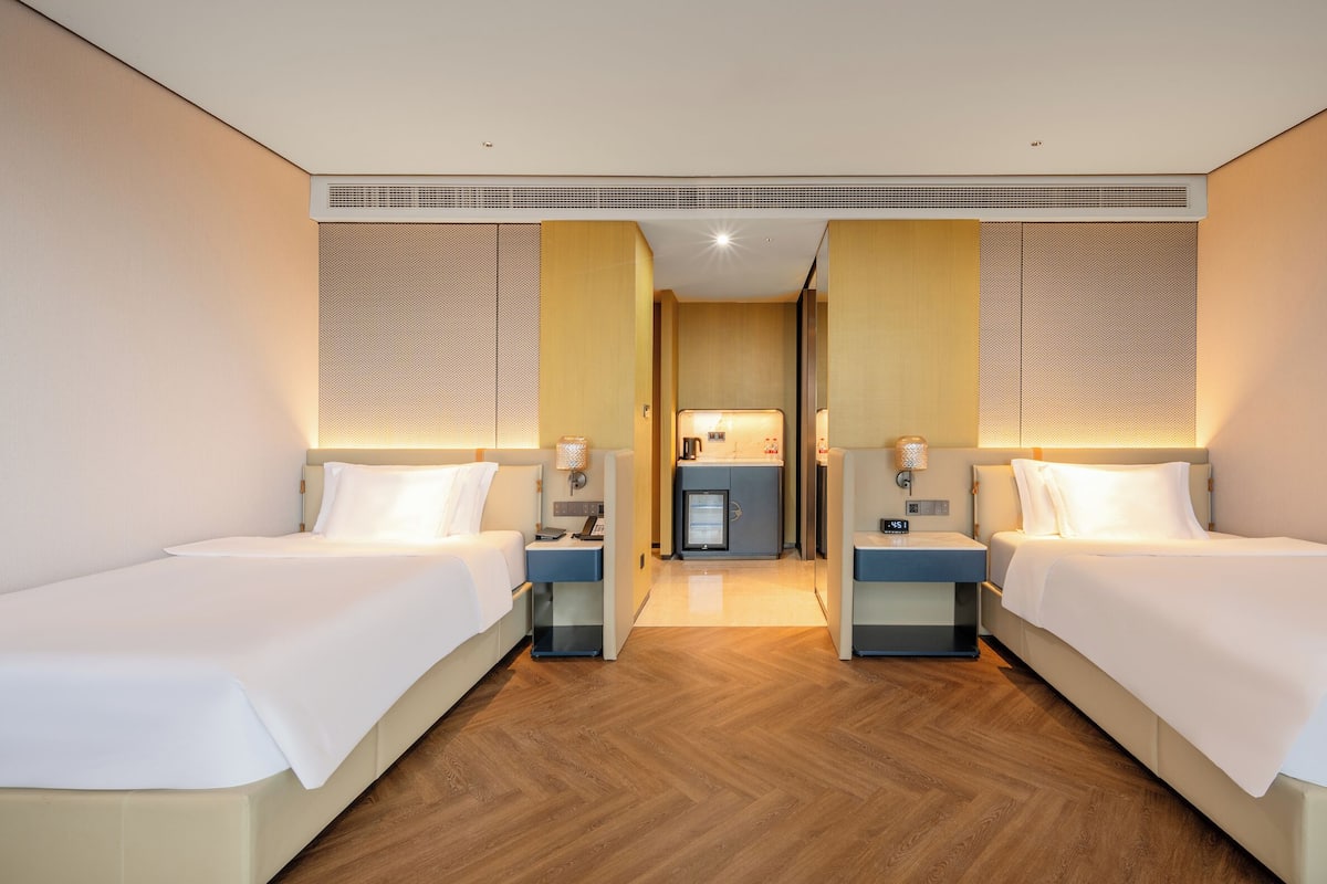 标准房, 2 张双人床, 湖景 | 免费 WiFi