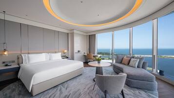 Kamer, 1 kingsize bed, toegang tot de clublounge, uitzicht op zee | Gratis wifi