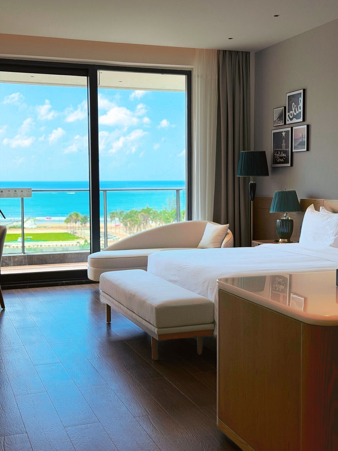 Standard Room, 1 King Bed, Balcony, Sea View (Stocked Minibar) | Free cribs/infant beds, free WiFi, bed sheets