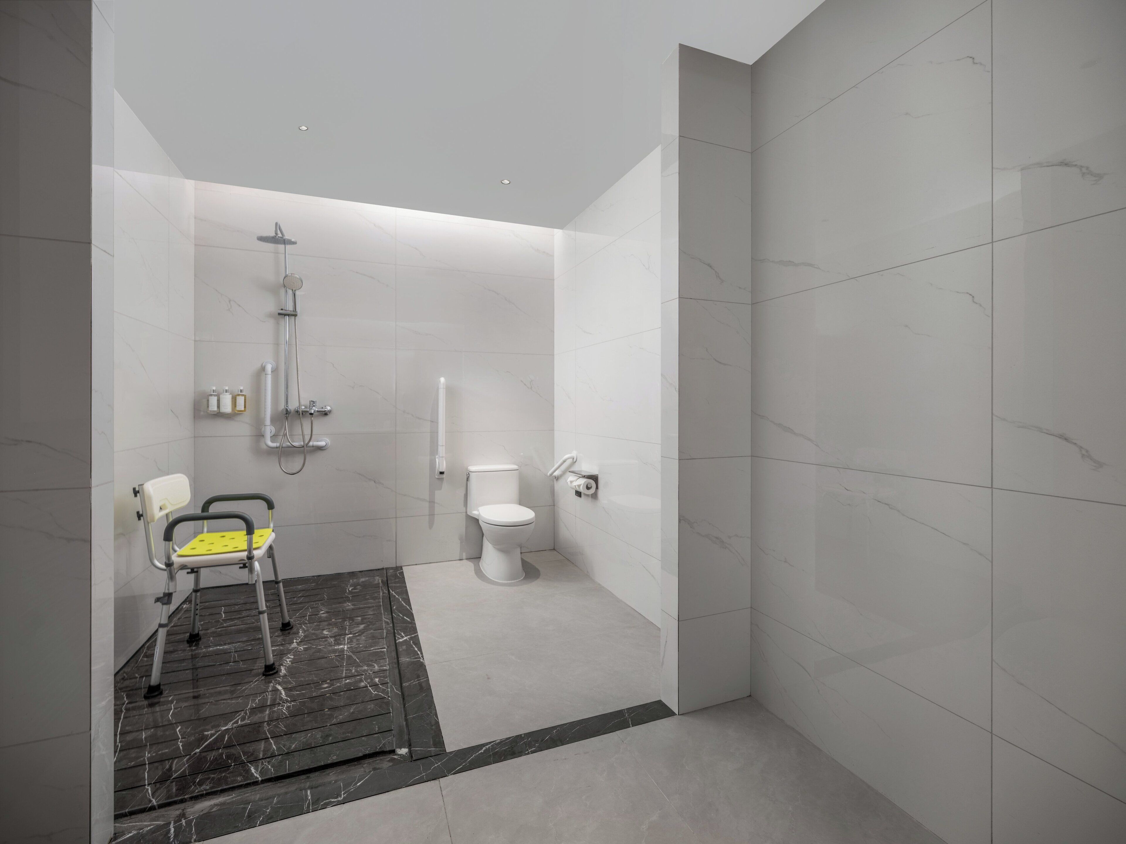 Standard Room, 1 King Bed, Accessible | Free cribs/infant beds, free WiFi, bed sheets