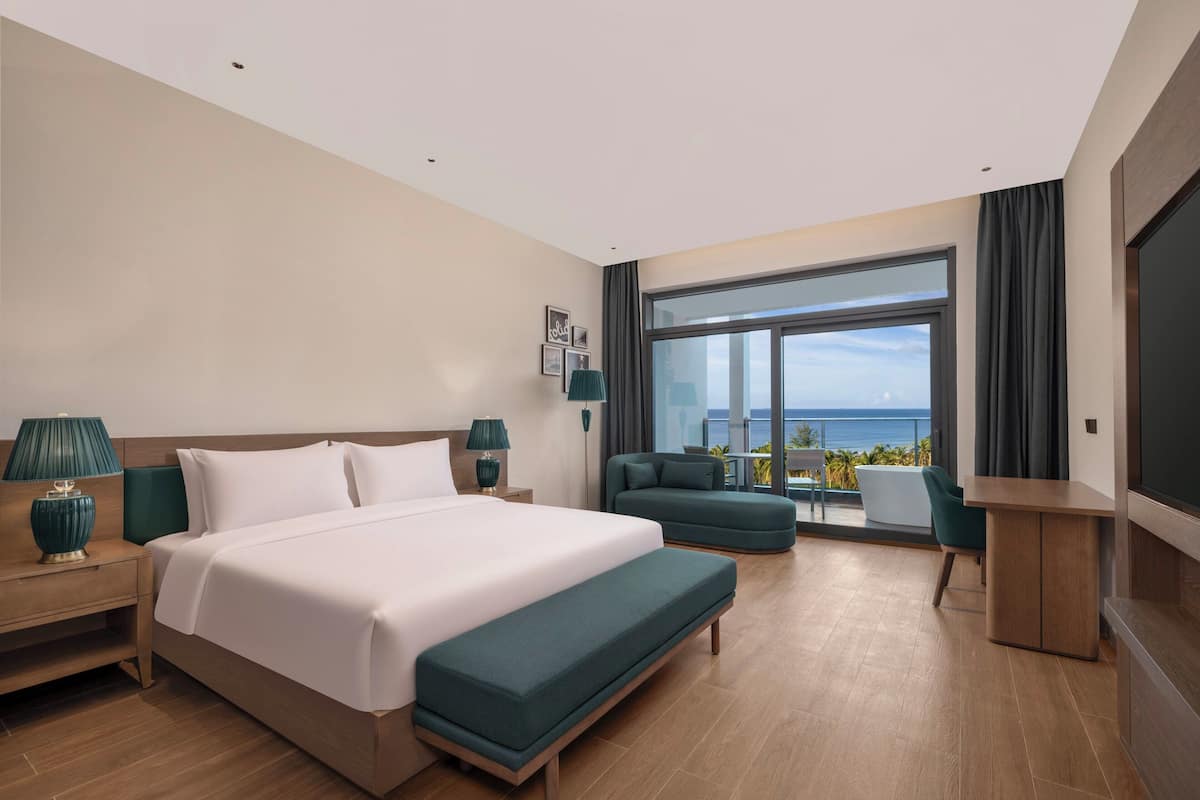 Standard Room, 1 King Bed (Outdoor Bathtub, Seafront)