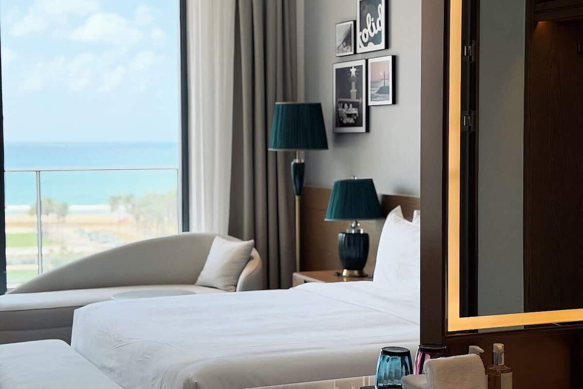 Habitación estándar, 1 cama King size, balcón, vista al mar | Cunas gratuitas, wifi gratis y ropa de cama