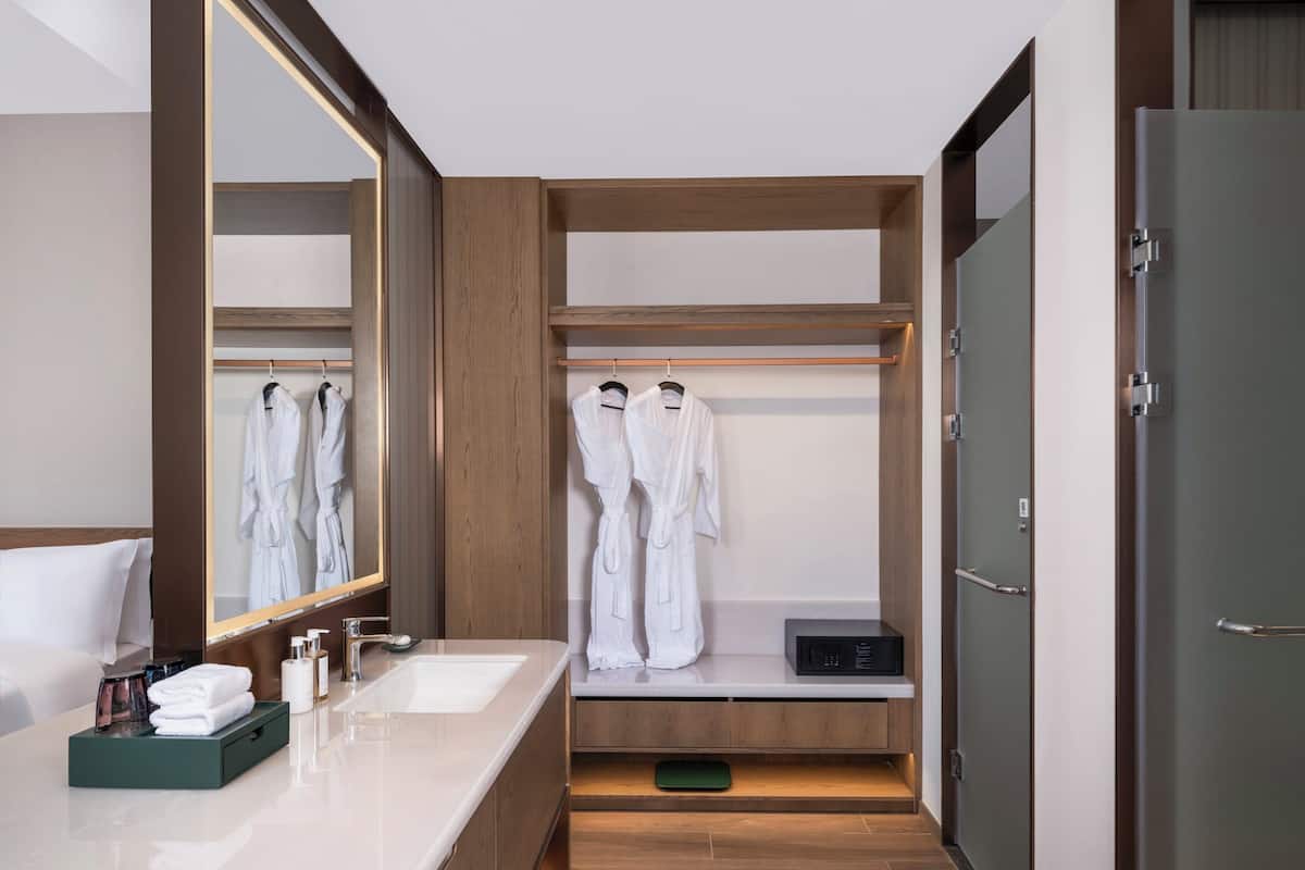 Chambre Standard, 1 très grand lit, vue jardin (Furnished Balcony)