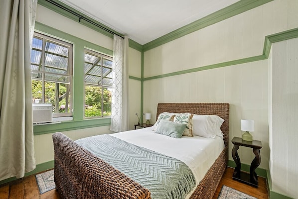 4 Schlafzimmer, Schreibtisch, Bügeleisen/Bügelbrett, Reisekinderbett