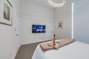 4 bedrooms, iron/ironing board, WiFi, bed sheets