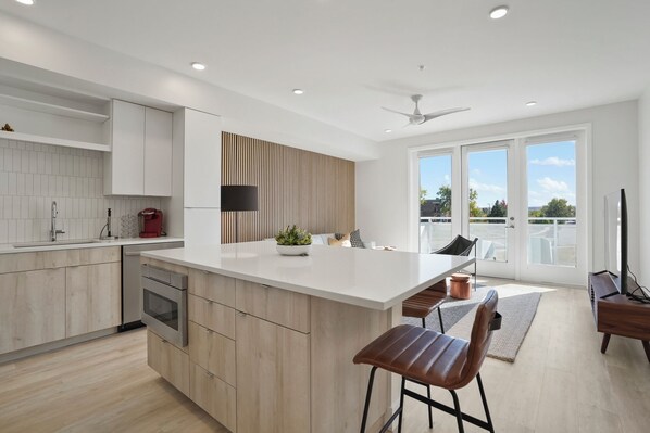 ميكروويف، فرن، موقد طهي مسطح، غسالة أطباق