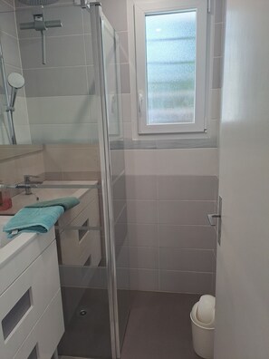Shower, hair dryer, toilet paper - 1 minute from the beach! Apartment with terrace, ideal for families (La Tremblade)