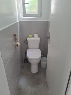 Shower, hair dryer, toilet paper - 1 minute from the beach! Apartment with terrace, ideal for families (La Tremblade)